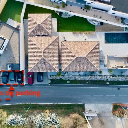 Pop-art Proche Autoroute, Plages Et Attractions, Wifi - Tv, Déco Stylée, Calme Appartement Bessan