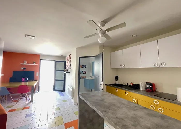Apartamento Pop-art Proche Autoroute, Plages Et Attractions, Wifi - Tv, Deco Stylee, Calme Bessan