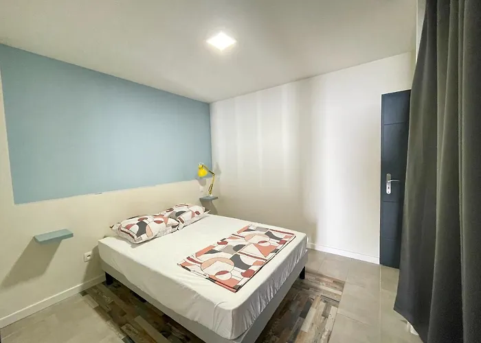 Apartamento Pop-art Proche Autoroute, Plages Et Attractions, Wifi - Tv, Deco Stylee, Calme Bessan