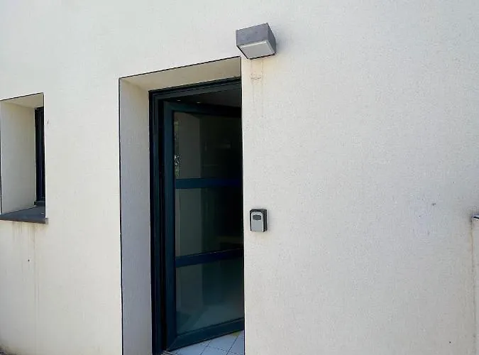 Pop-art Proche Autoroute, Plages Et Attractions, Wifi - Tv, Deco Stylee, Calme Apartment Bessan